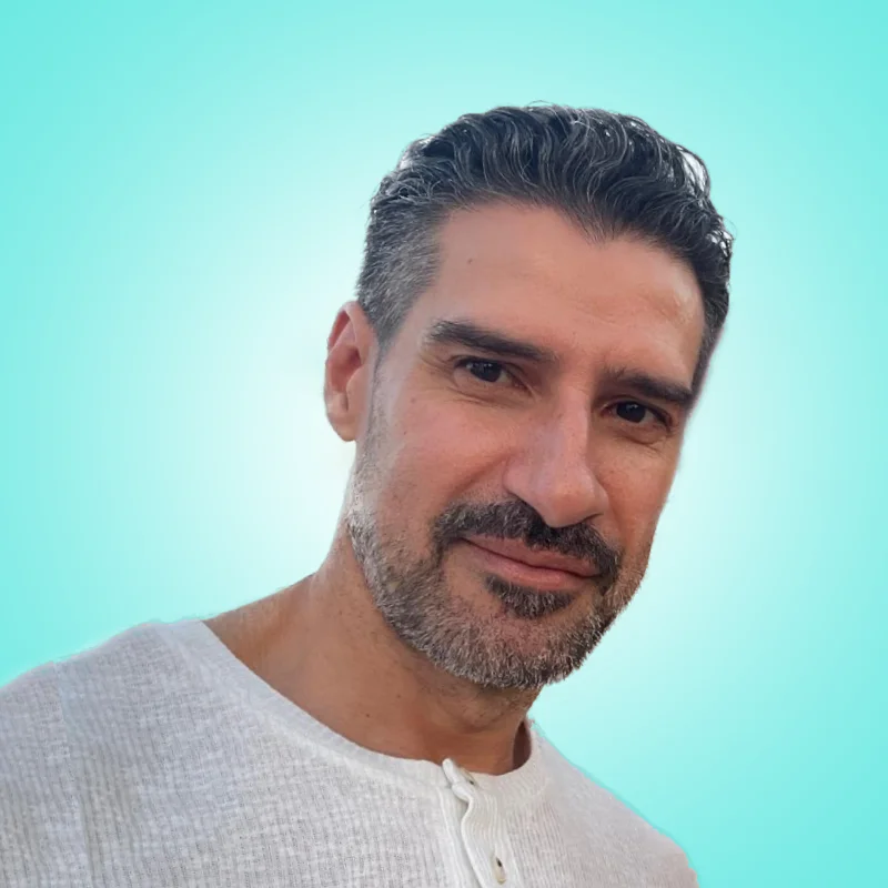 Retrato profesional de Iván Morales